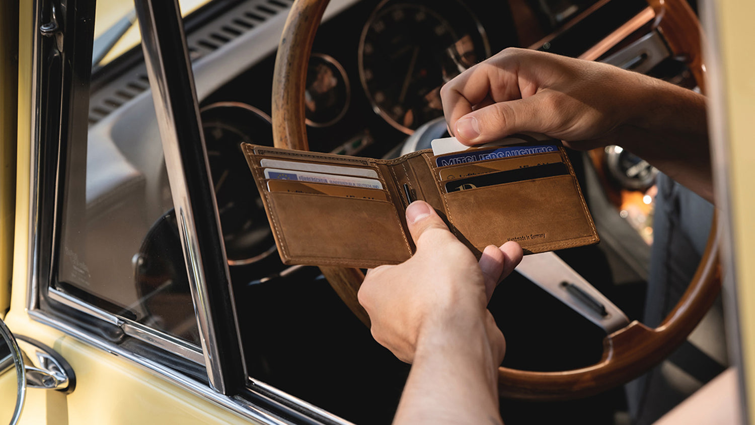 Handytaschen mit Geldbörse passend für iPhone von LUCA