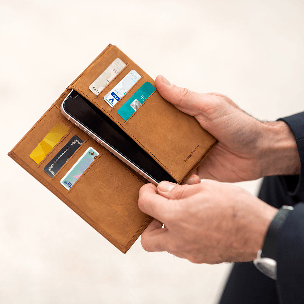 Edle Handyhülle aus Leder mit Platz für Kreditkarten aufklappbar